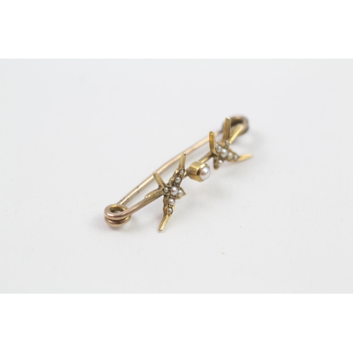 135 - 15ct gold Victorian seed pearl twin swallow brooch with 9ct pin (1.7g)