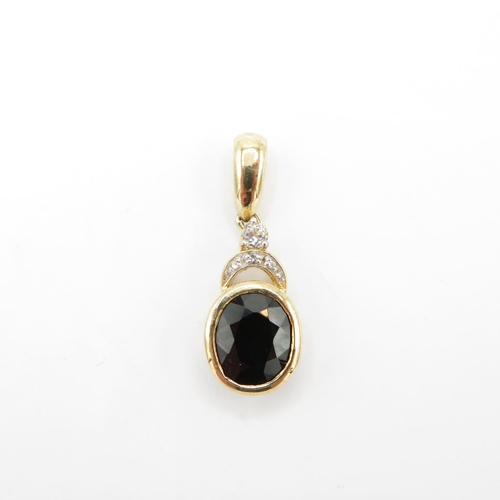 14 - HM 9ct gold pendant with garnet centre stone and white CZ stone accents (4.1g)