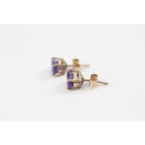 159 - 2 x 9ct gold amethyst stud earrings (3.3g)