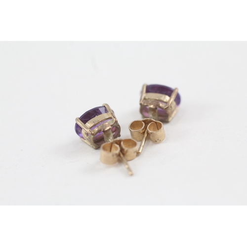 159 - 2 x 9ct gold amethyst stud earrings (3.3g)