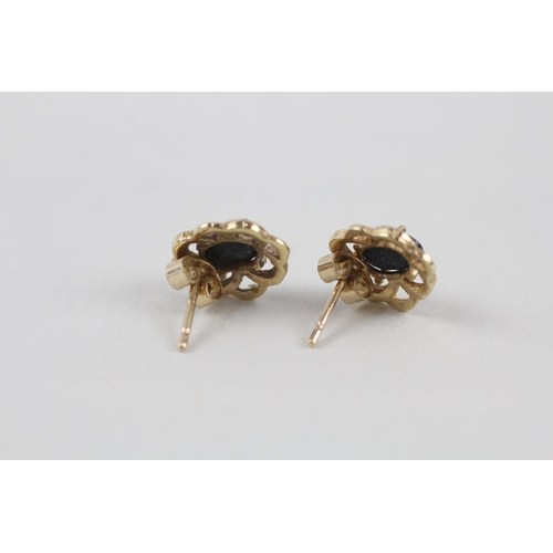 162 - 2x 9ct gold sapphire vintage stud earrings (2.5g)