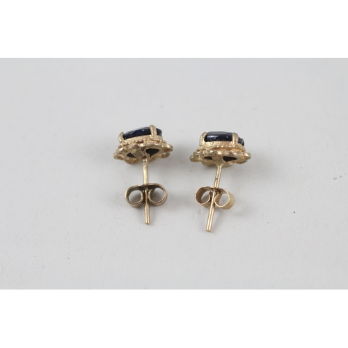 162 - 2x 9ct gold sapphire vintage stud earrings (2.5g)