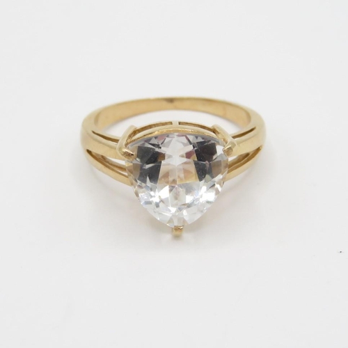 HM 9ct gold dress ring with large white quartz centre stone (2.8g)  Size  N