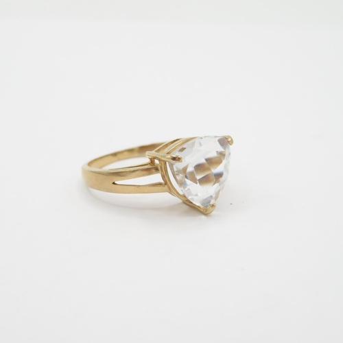 21 - HM 9ct gold dress ring with large white quartz centre stone (2.8g)  Size  N