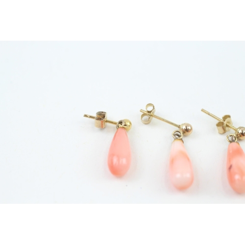 36 - 2x 9ct gold polished coral drop earrings with scroll backs (2.6g)