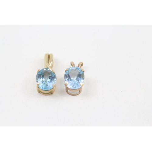 38 - 2x 9ct gold oval cut blue topaz pendants (2g)