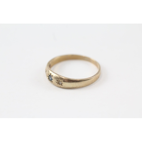 53 - 9ct gold diamond & sapphire three stone ring with starburst motif (1.7g) Size  O
