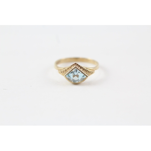 67 - 9ct gold fan-shaped topaz single stone ring (1.7g) Size  L 1/2