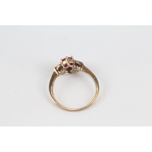 92 - 9ct gold diamond & ruby trefoil ring (1.9g) Size  P