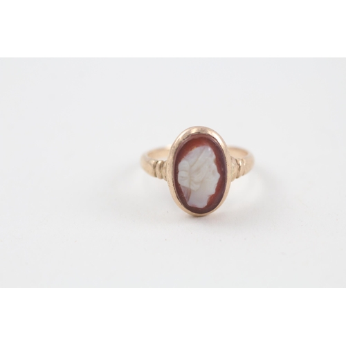 93 - 9ct gold sardonyx cameo dress ring (2.3g) Size  I 1/2