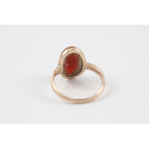 93 - 9ct gold sardonyx cameo dress ring (2.3g) Size  I 1/2