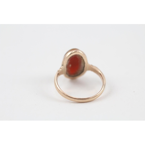 93 - 9ct gold sardonyx cameo dress ring (2.3g) Size  I 1/2