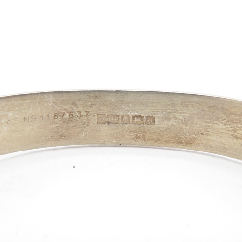 199 - Silver HM bangle with safety chain in bark effect  20.8g