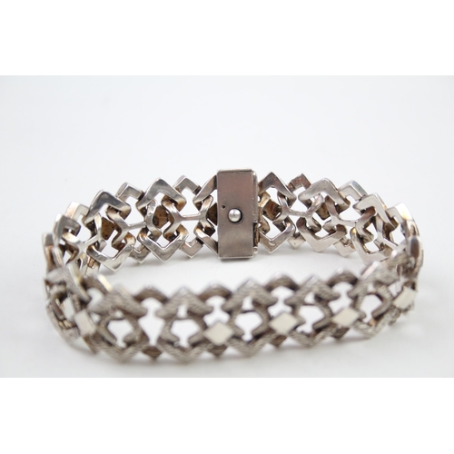 215 - Silver modernist design bracelet (45g)