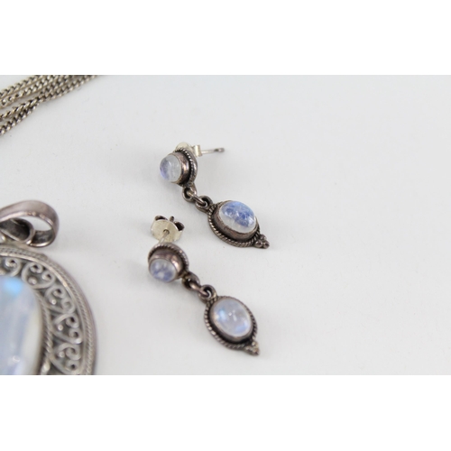 233 - A collection of silver Moonstone jewellery (37g)