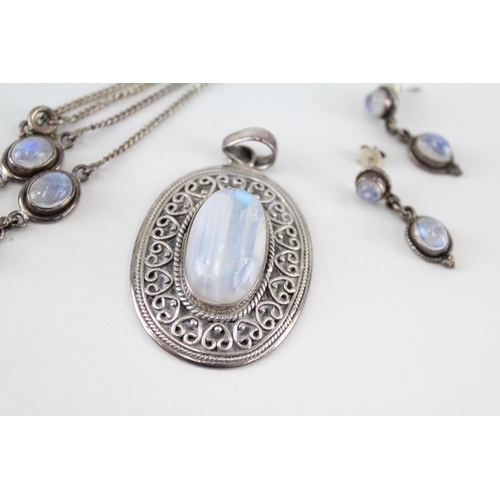 233 - A collection of silver Moonstone jewellery (37g)