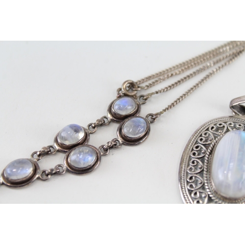 233 - A collection of silver Moonstone jewellery (37g)