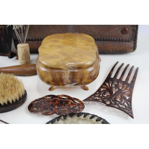 316 - Antique Vanity Collectables Inc Hand Fan, Tortoise Shell, Mother of Pearl