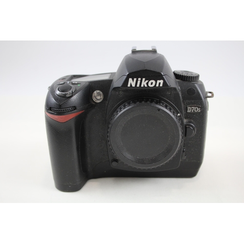 371 - Nikon D70s DSLR DIGITAL CAMERA Body Only WORKING