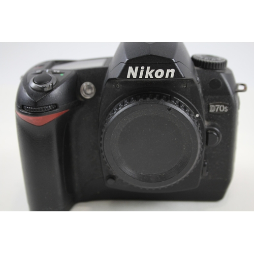 371 - Nikon D70s DSLR DIGITAL CAMERA Body Only WORKING