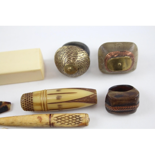 319 - Women's Vanity Collectables Inc Celluloid, Tortoise Shell, Horn Etc