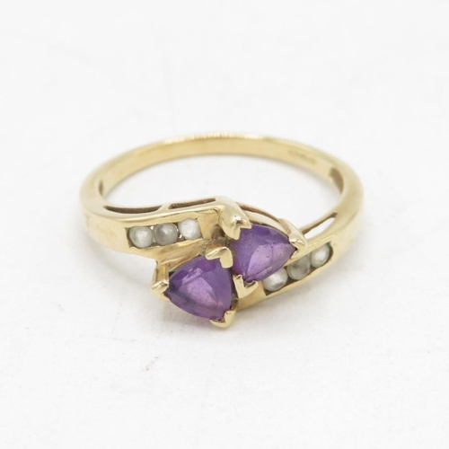 129 - 9ct gold amethyst two stone bypass ring with white gemstone set shank (2g) Size  N 1/2