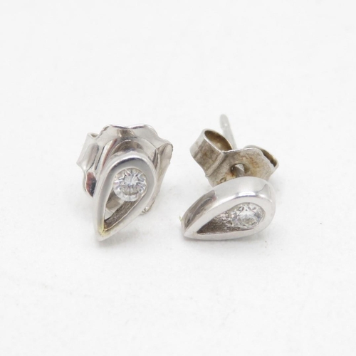 9ct white gold diamond single stone stud earrings (1.1g)