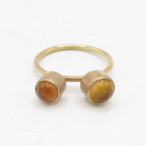 9ct gold yellow gemstone two stone dress ring (2g) Size  M
