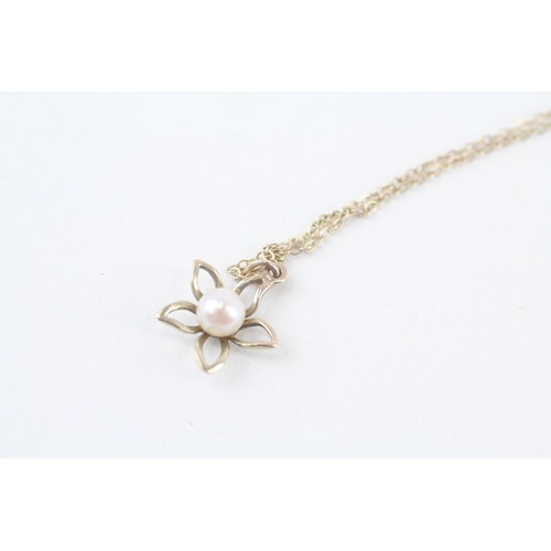 9ct gold vintage cultured pearl floral pendant necklace (1.6g)