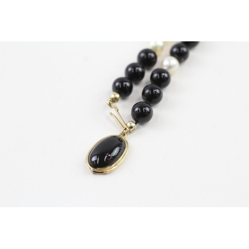 14ct gold polished black onyx & cultured pearl necklace (54.1g)