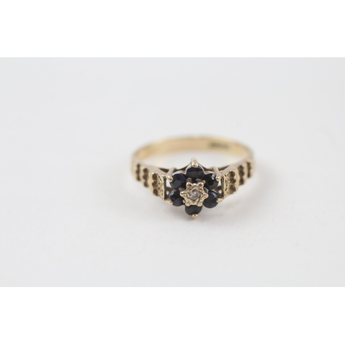 9ct gold 1970's sapphire & diamond cluster ring with patterned shoulders (2.3g) Size  O