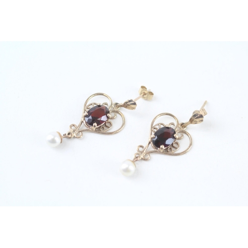 9ct gold vintage oval cut garnet & faux pearl heart shaped drop earrings with a scroll pieced pattern (1.4g)
