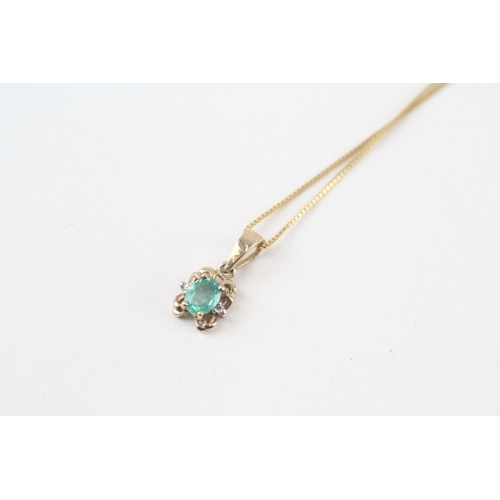 9ct gold oval cut emerald & diamond pendant necklace (1.4g)
