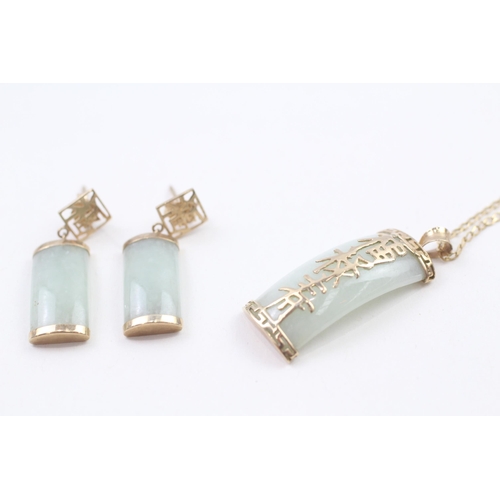 2 x 9ct gold jade set pendant and drop earrings set (8.6g)