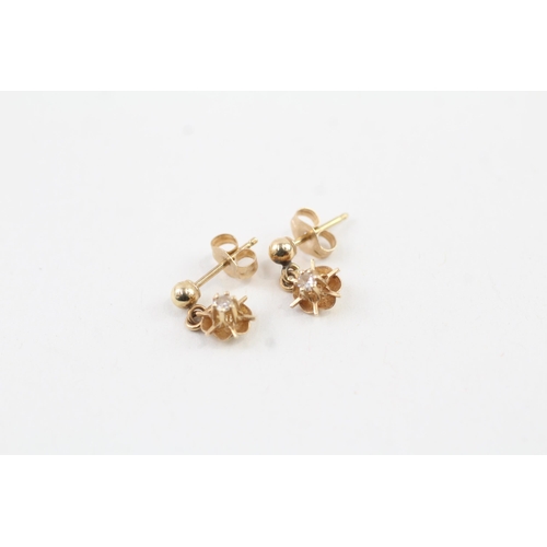14ct gold diamond drop earrings (0.7g)