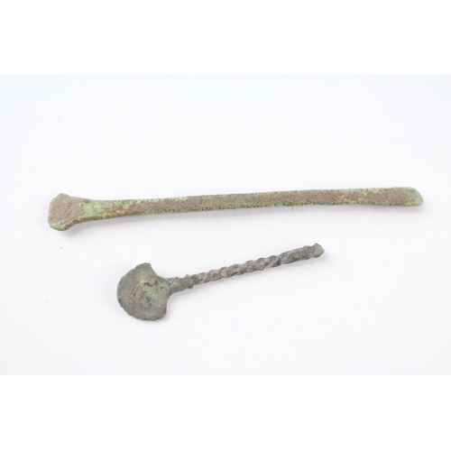 A Roman stylus and medical spoon archaeological metal detectorist finds (g)