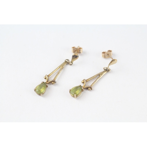 9ct gold vintage pear cut peridot drop earrings with scroll backs (1.2g)