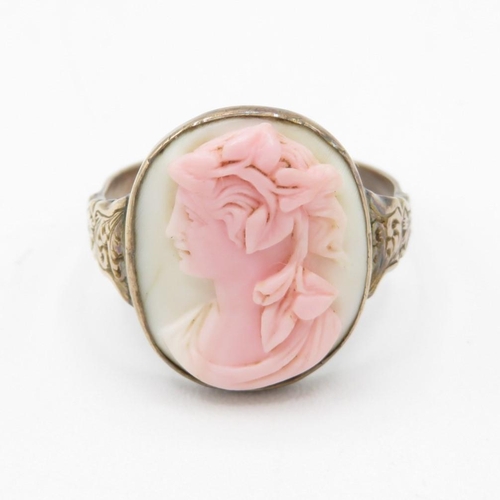 10ct gold antique conch shell cameo dress ring with an engraved patterned band (3.4g) Size  S