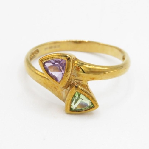 9ct gold trillion amethyst & peridot two stone ring (1.8g) Size  N