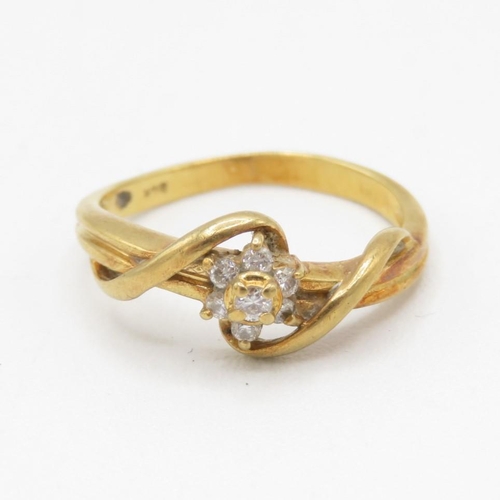 18ct gold diamond floral cluster ring (2.4g) Size  I