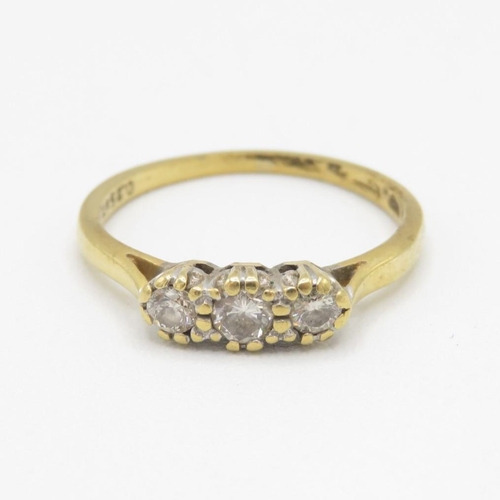 18ct gold circular cut diamond three stone ring (2.3g) Size  M