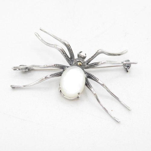 HM 925 Sterling Silver spider brooch with tight fitting bar catch, decorated with milky gemstone (6.3g) In excellent condition