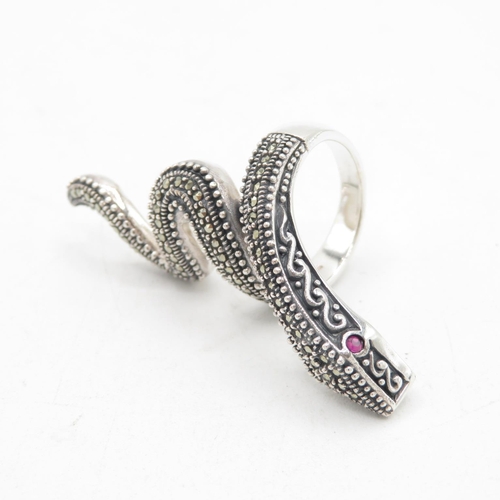 HM Sterling Silver 925 long snake ring with red stone eyes and curled tail (10.7g) In excellent condition