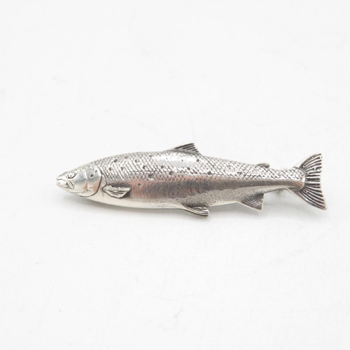 HM Sterling Silver 925 highly details salmon brooch with tight fitting pin in excellent condition (6g)  45mm long