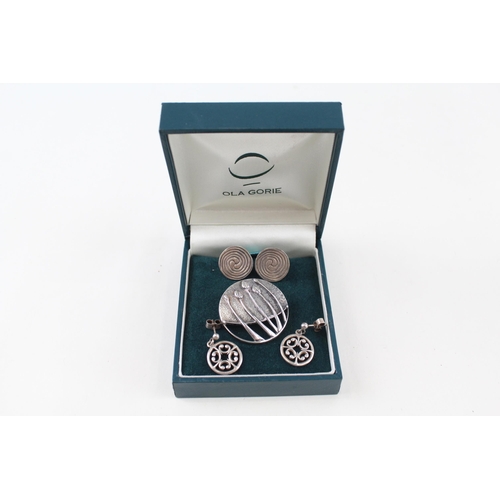 A collection of silver jewellery pieces by Scottish silversmith Ola Gorie (17g)