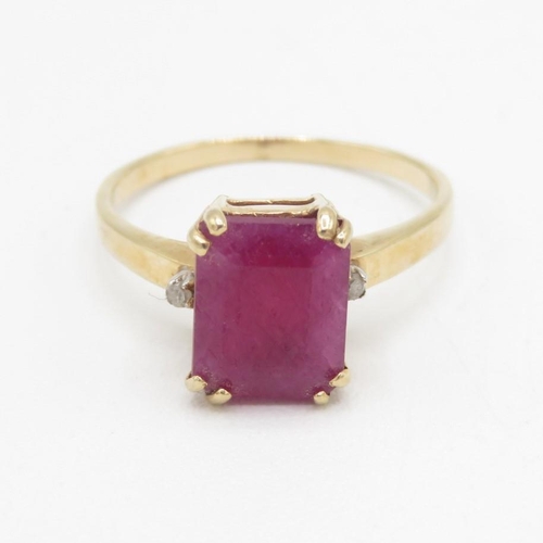 9ct gold emerald cut ruby & diamond dress ring (2.4g) Size  N