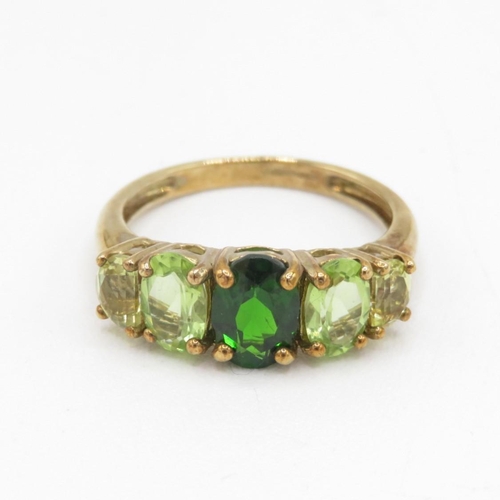 9ct gold oval cut diopside & peridot five stone ring (2g) Size  K 1/2