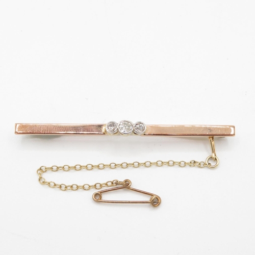 9ct gold early 20th century, diamond three stone bar brooch with safety chain (3.4g)