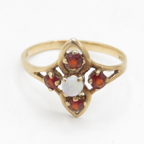 9ct gold vintage opal & garnet dress ring, claw set (1.2g)  - MISHAPEN - AS SEEN  Size  K