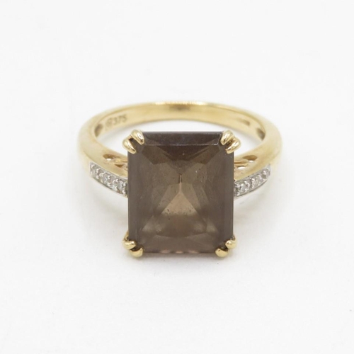 9ct gold smokey quartz & diamond dress ring (3g) Size  K